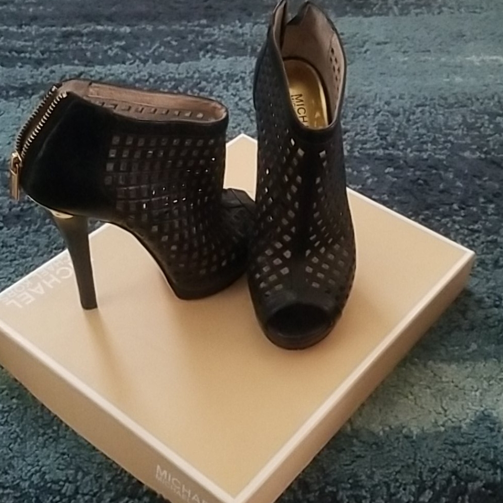 Micheal Korhs Booties